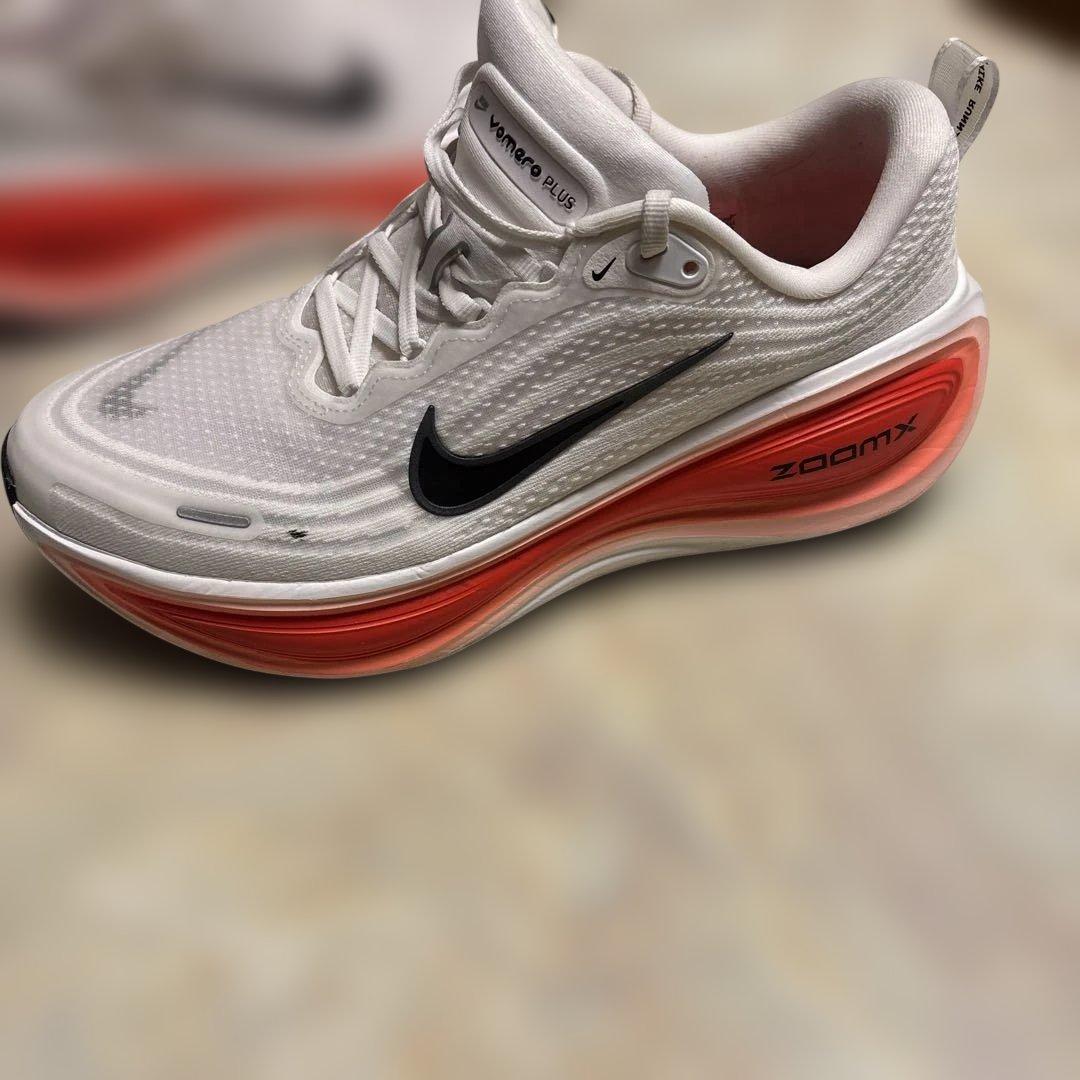 NIKE ボメロプラス（27.0cm）