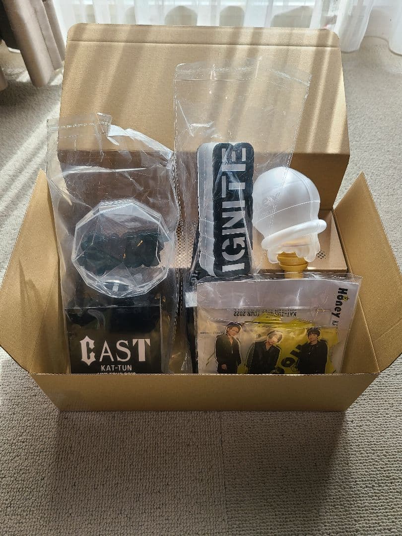 KAT-TUN ペンライトHoney アクスタセット Amazon.co.jp: KAT-TUN 【 アクリルスタンド 】LIVE TOUR 2022 Honey