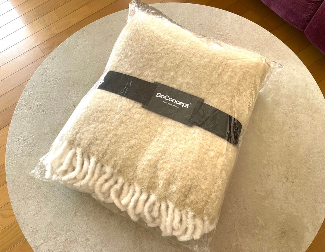 BoConcept］Keep Me Warm ブランケット/クリーム - メルカリ