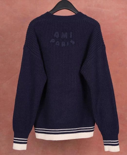 AMI PARIS Vネック ニットセーター ネイビー 秋冬 男女兼用 ✨新品✨ ami paris アミパリス ネイビー Vネックセーター MM - メルカリ
