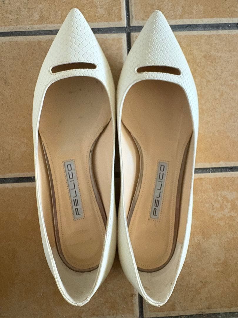 PELLICO ホワイト ポインテッドトゥ フラットシューズ 柔らか素材ポインテッドトゥフラットパンプス 一部4月上旬入荷予定