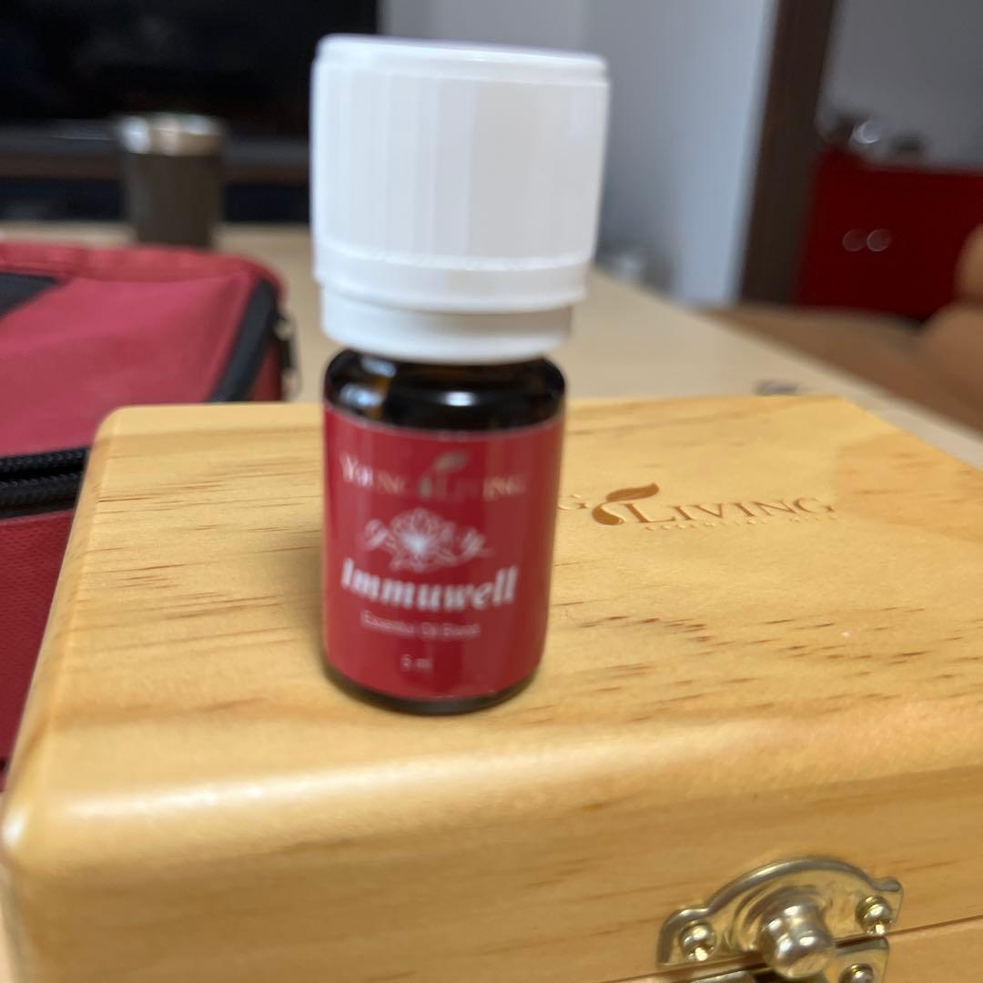 Young Living Immuwell アロマケース2個 おまけアロマオイル