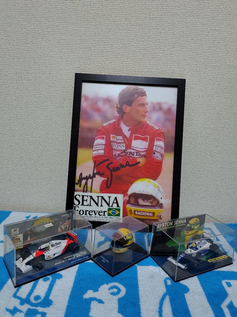 アイルトン・セナ サイン入り写真とF1カーとセナ愛用ヘルメットとCDの5点セット ミスター・ヘルメットマン》アイルトン・セナに信頼された日本人