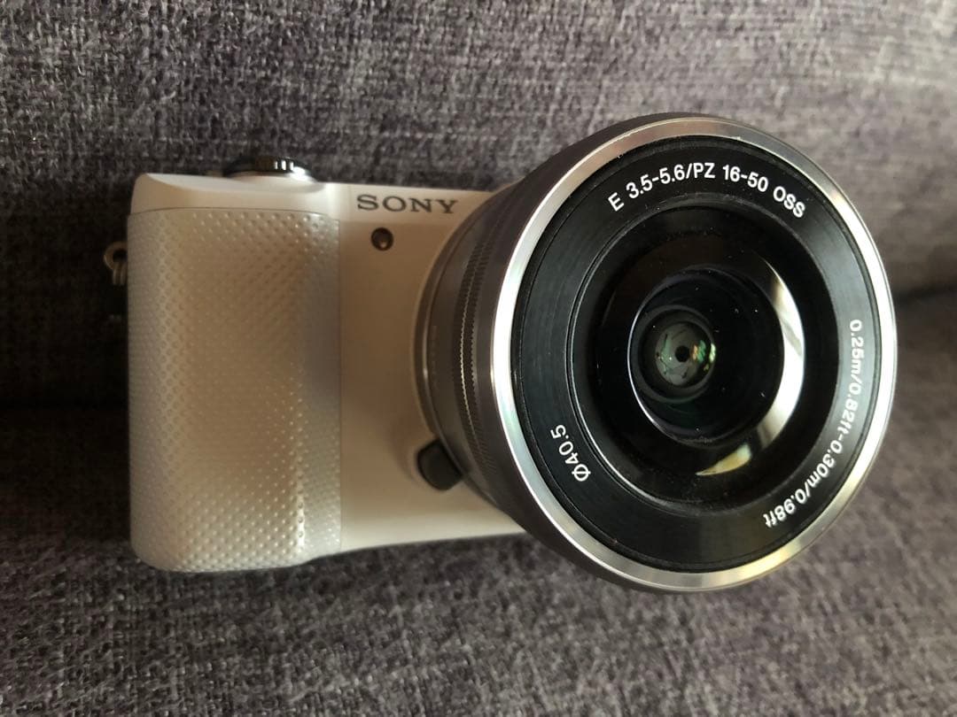 極美品】Sony α5000 ホワイト/ 箱、保証書、望遠レンズ、ストラップ付