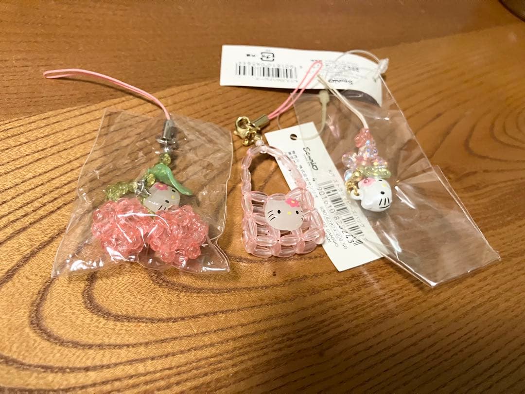 【超希少】ハローキティ　ビーズストラップ3点 Amazon.co.jp: ティーズファクトリー サンリオキャラクターズラバー