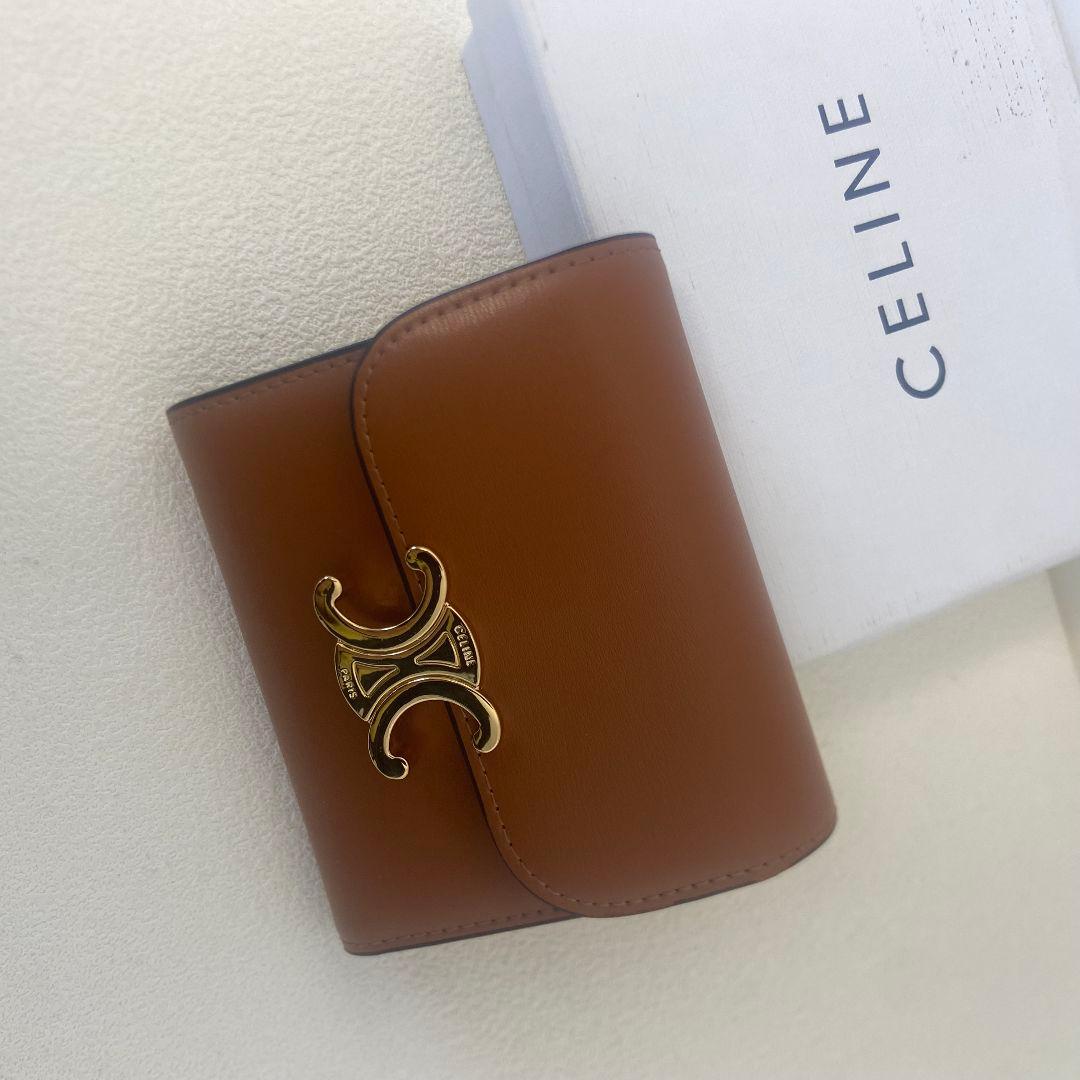 CELINE（セリーヌ） ブラウン レザー 三つ折り財布 カードポケット付き