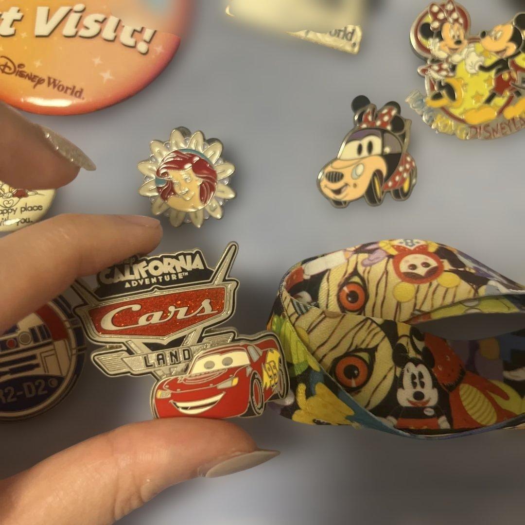 最終値下げ 海外ディズニーワールド ピンバッジ&缶バッチ 8個セット
