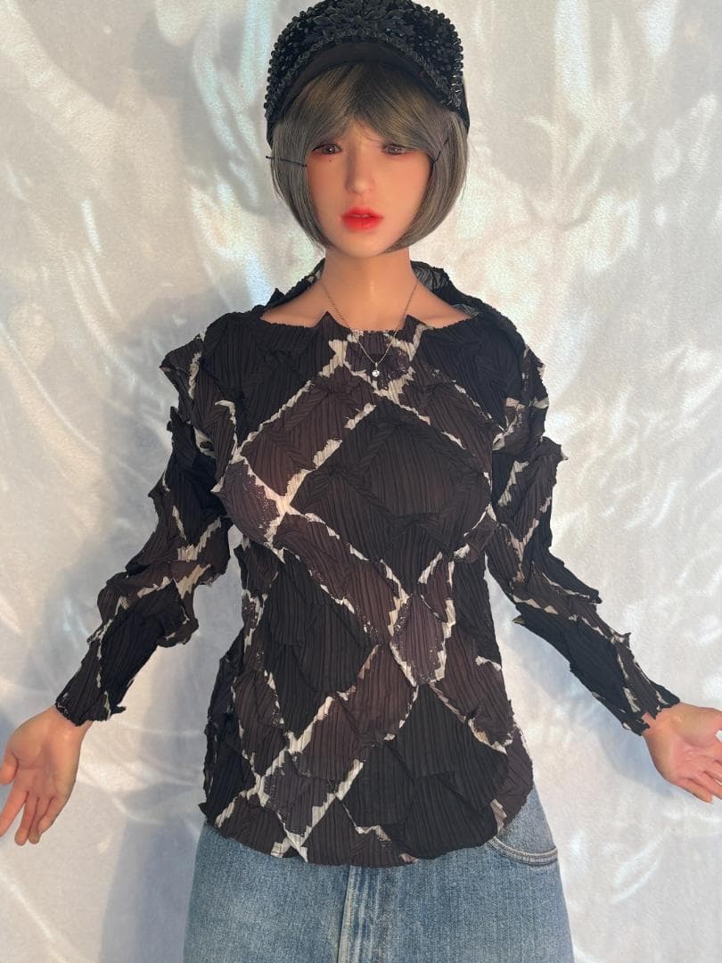 ISSEY MIYAKE ライン柄 変形 立体プリーツ M NEW ITEM : “DANCE WITH NEW FRIENDS” RELEASE DATE: SEPTEMBER 1 The