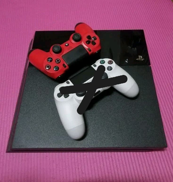 ps4本体 コントローラー2台　ソフト4本 PlayStation PS4 初期型 本体 ☆純正コントローラー☆【すぐ遊べる