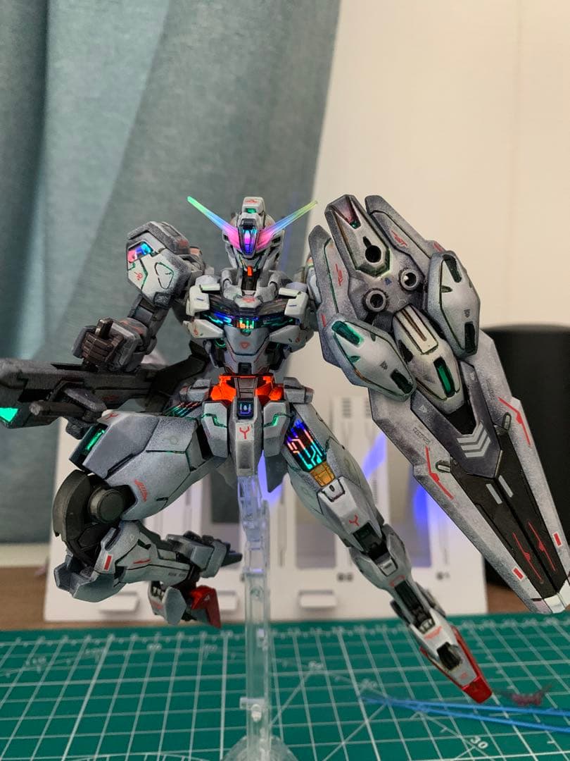 B*d様 HG ガンダムキャリバーン リアル全塗装・ブラックライト発光仕様