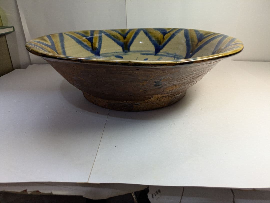 真作】沖縄壺屋焼、仁王窯、小橋川仁王作、『魚文飾鉢』、銘「仁王