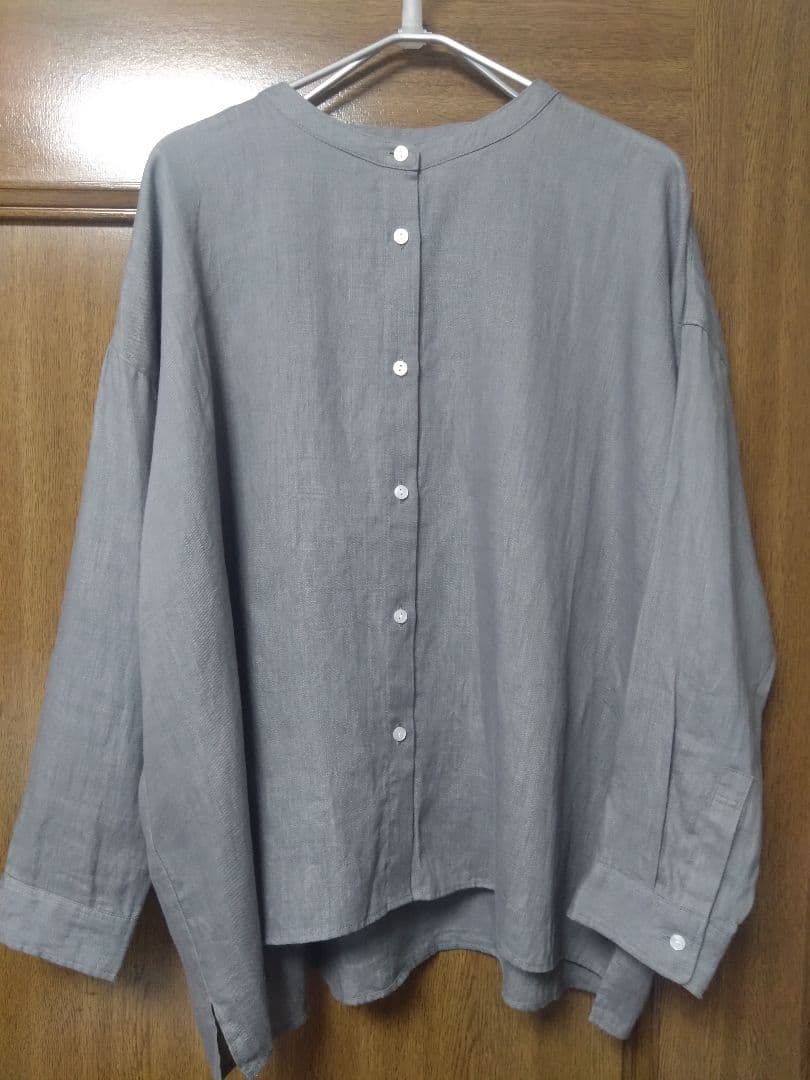 HUIS. 遠州織物 シャトルリネン バンドカラーワイドブラウスU104