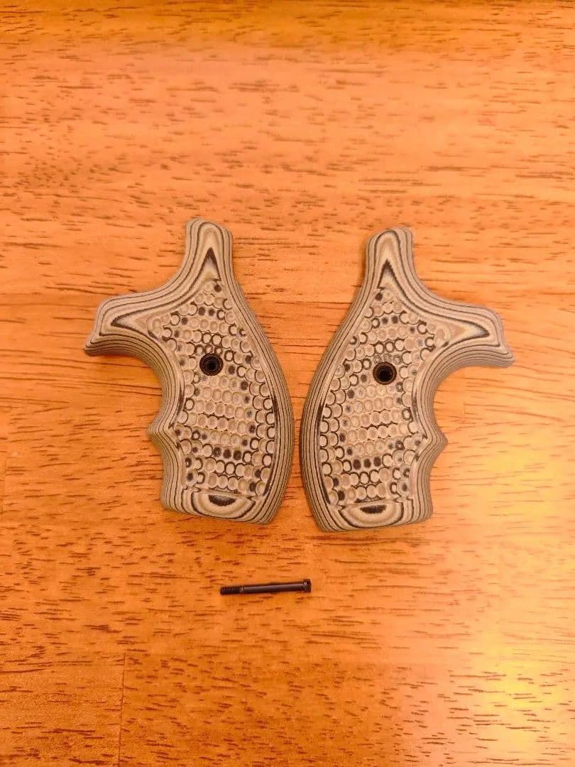 HOGUE S＆W Jフレーム G10グリップ Hogue Smooth G10 Grip for S&W J Frame Round Butt Bantam