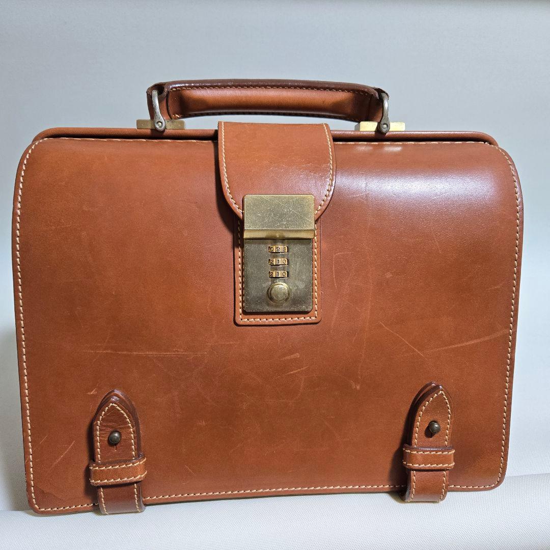 ★激レア★土屋鞄 旧ロゴ ミニ 鍵付きドクターバッグ　ボストンバッグ ミニドクターバッグ(CW-106)の収納を調べてみました！｜革鞄・革小物の