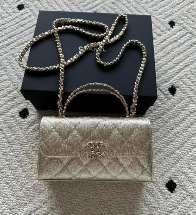 Chanel シルバー キルティングショルダーバッグ - メルカリ