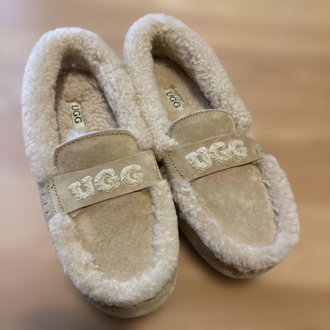 新品⭐︎未使用アグUGG ローファー 24.5cmロゴ入り38サイズ UGG Australia（アグオーストラリア） アグ CLASSIC ULTRA MINI