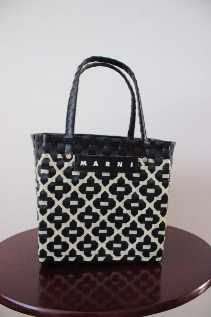 マルニマーケット　カゴバック　白×黒 定番】 マルニ トート マーケット カゴバッグ MARNI 白 黒 ハンド かご