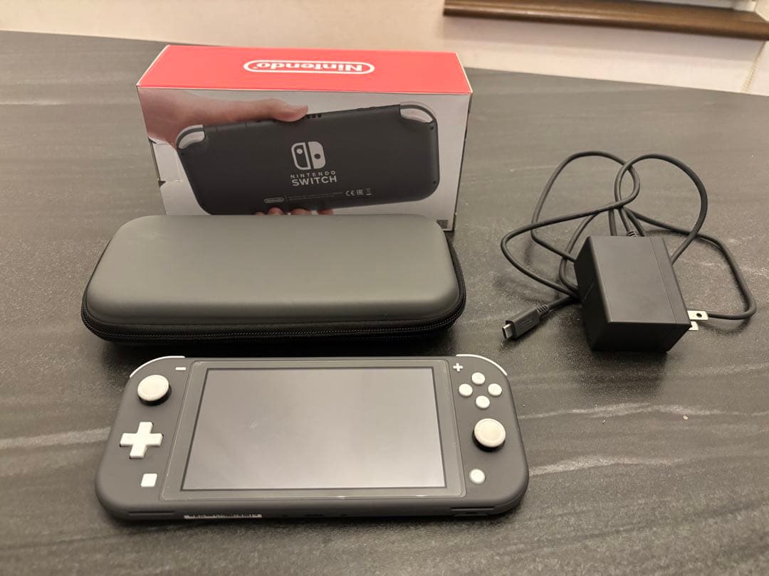 傷なし！超美品Nintendo Switch Lite グレー 本体　ケース付き 新品 (任天堂 Nintendo Switch Lite グレー )4902370542929 ライト