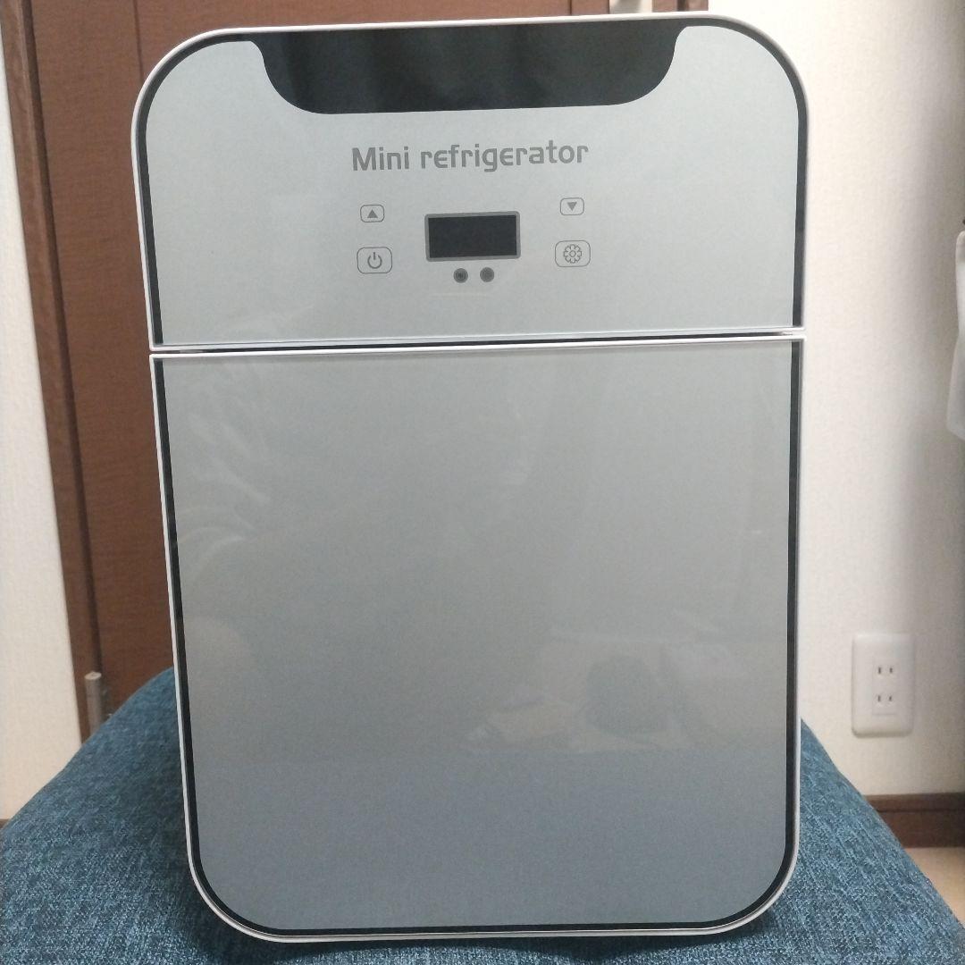 Mini Refrigerator シルバー 2段棚付き Magic Chef 3.1 cu. ft. 2-Door Mini Refrigerator in White with