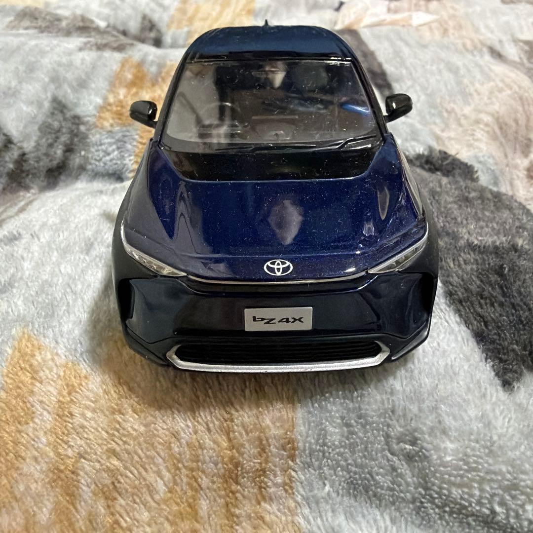 トヨタカラーサンプルミニカーbz4x ③ - メルカリ