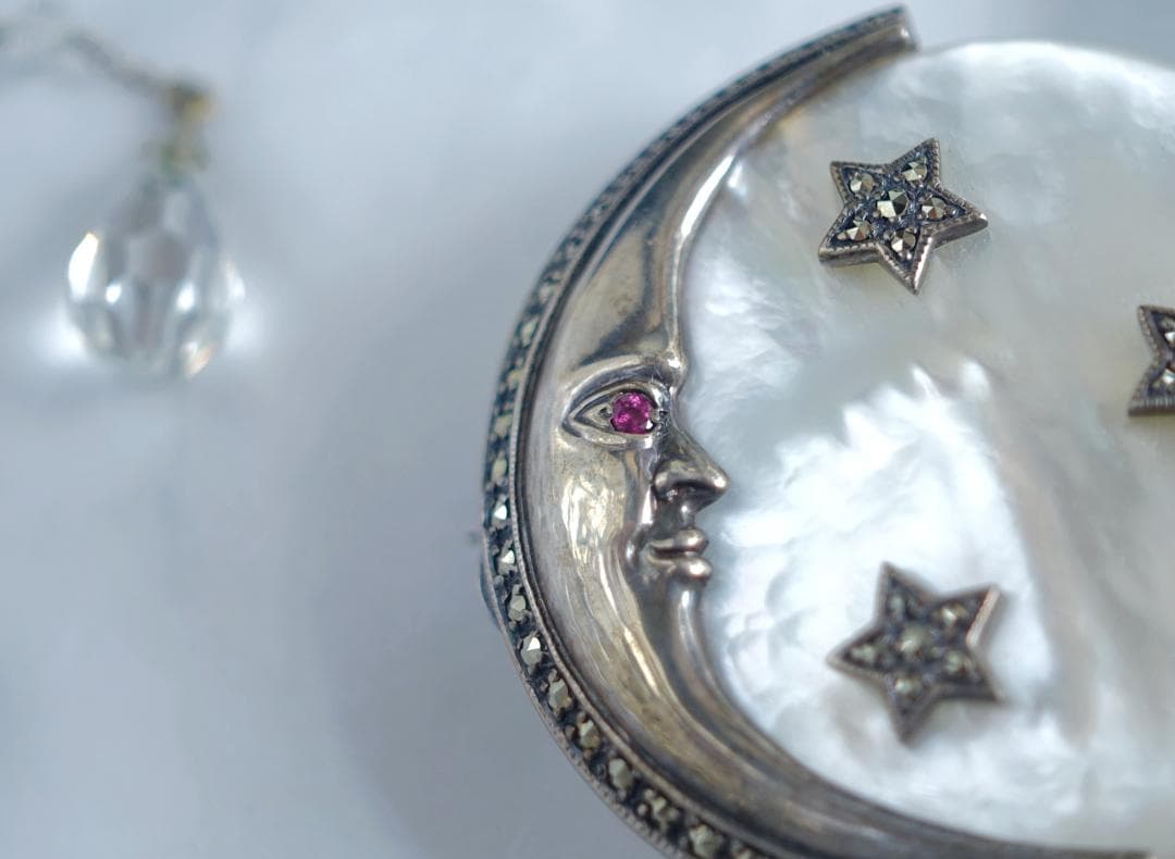 アメリカンヴィンテージ マザーオブパール ルビーの瞳を持つ月