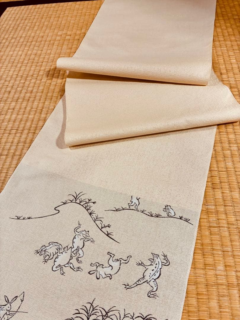 素敵な装い！西陣名古屋帯 綿芯仕立付 「鳥獣人物戯画」クリーム