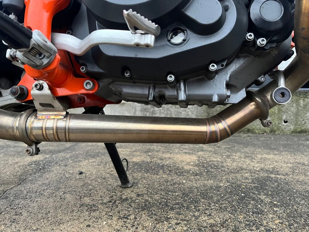 ☆セール☆KTM 690 DUKE用AKRAPOVIC マフラー中間パイプセット - メルカリ