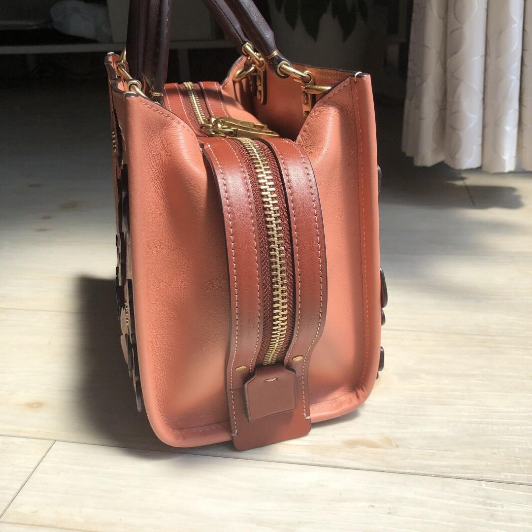 コーチ C8510 ローグ25 ティーローズ アップリケ 極美品 コーラル