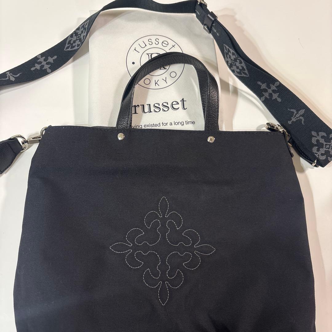 ほぼ未使用ラシット今期A4入るコーデュラナイロン刺繍2wayバッグ