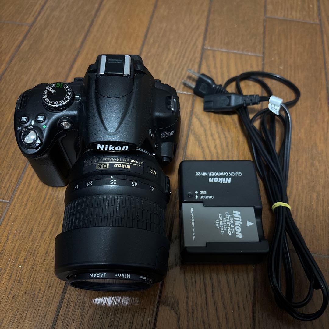Nikon D5000 デジタル一眼レフ AF-S 18-55mmレンズ付き - メルカリ