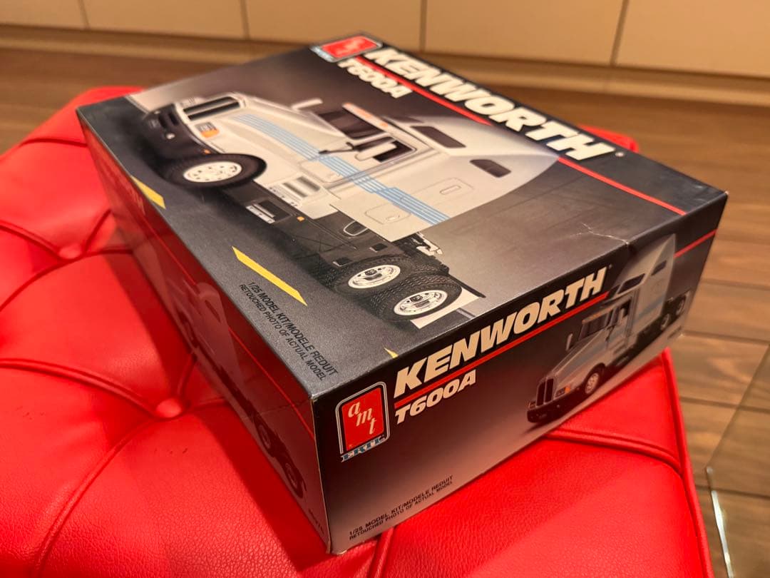 AMT/ERTL製の1/25 ケンワースT600Aセミトラックトラクタ− - メルカリ