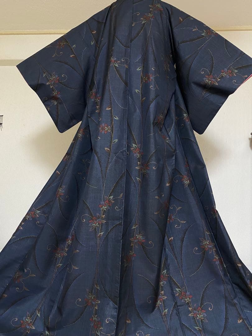 トールサイズ 本場奄美大島紬 正絹 花唐草 裄71 身丈171 - メルカリ