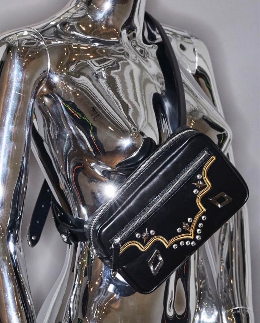 TOGA PULLA スタッズ刺繍ベルトバッグ 黒 トーガ プルラのバッグ | 物欲NONストップ | ガールフイナム