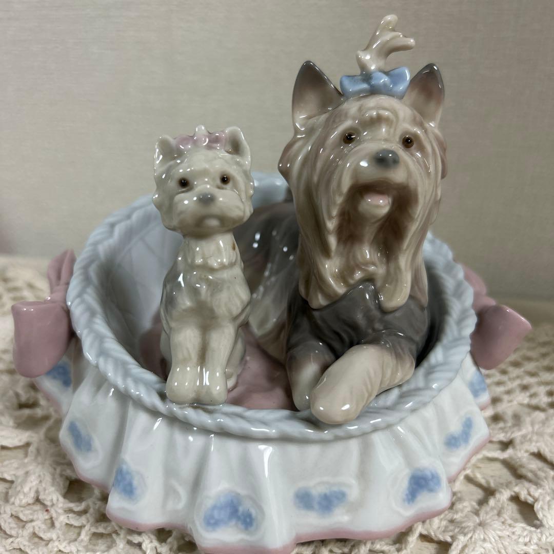リヤドロ　犬「ここが好き」 #6469 ヨークシャテリア　廃盤 LLADRO (リヤドロ) フィギュリン 箱付 「ここが好き」 ヨークシャ