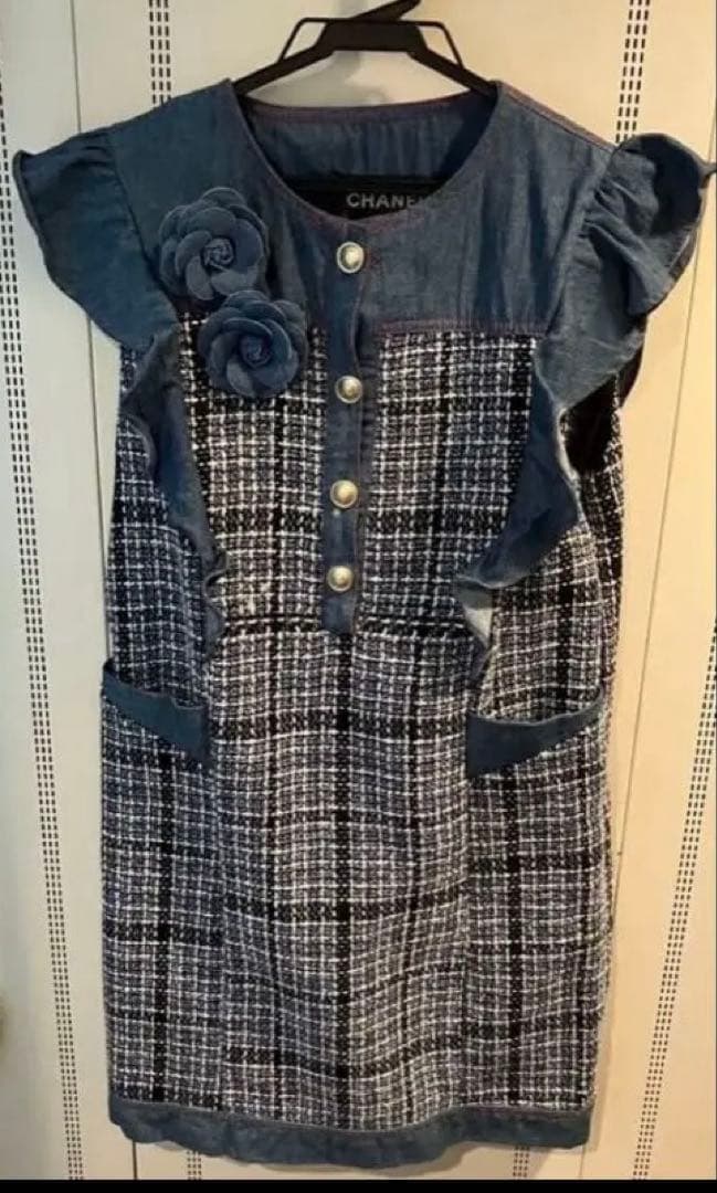 めちゃ可愛い　CHANEL ワンピース　M ブローチ2 CCボタン ノベルティ めちゃ可愛い CHANEL ワンピース M ブローチ2 CCボタン ノベルティ