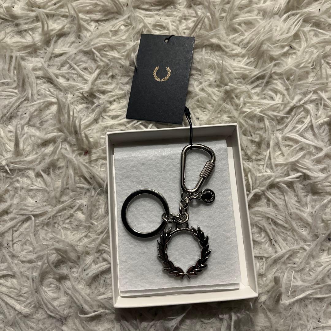 FRED PERRY キーリング シルバー FRED PERRY（フレッドペリー） 【未使用】フレッドペリー *ローレル