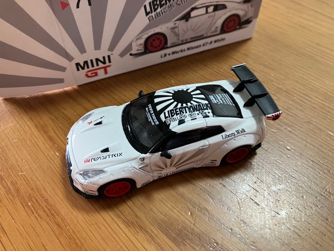 MiniGT LBワークス GT-R35 トイザらス 71 Amazon.co.jp: MINI GT mini-gt LBWorks LBWK GT-R R35 トイザらス限定