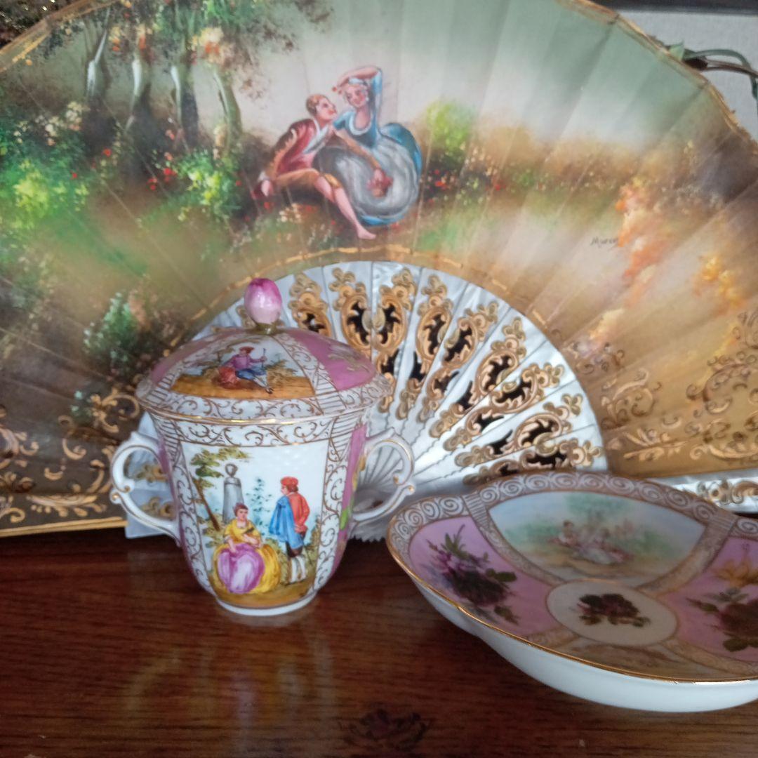 アンティークショコラカップドレスデン＆オマケにアンティーク扇子つけました アンティーク ドレスデン ショコラカップ&ソーサー 1810年頃 | 古美術