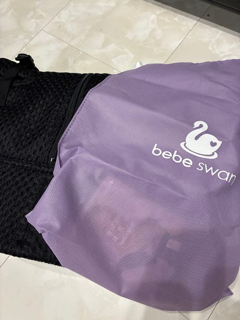 新品同様べべスワン　ブラック　抱っこ紐 BTベストベビーキャリア｜着用も肩腰も楽々！ベストタイプの抱っこ紐