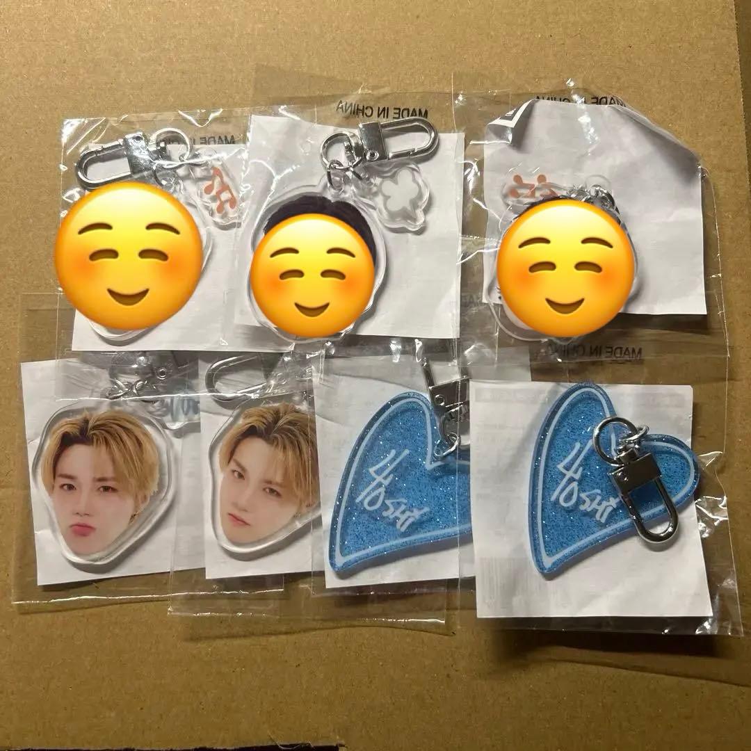 treasure 顔アクキー 喜怒哀楽 - メルカリ