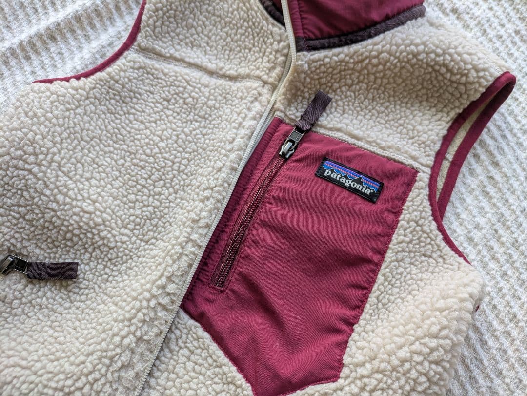 Patagonia フリースベスト アイボリー/ワインレッド（レディース