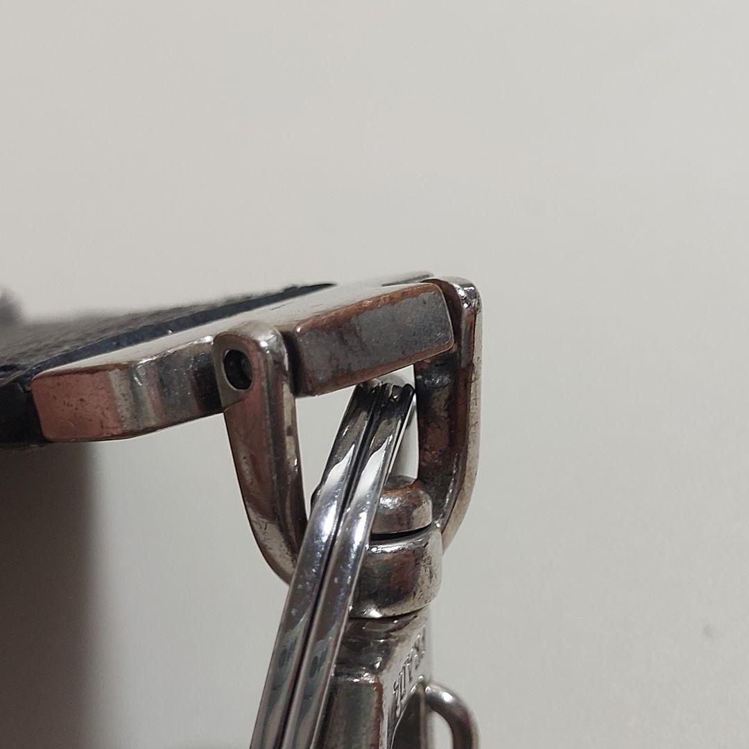 プラダ トライアングルロゴ キーホルダー サフィアーノ ブラック