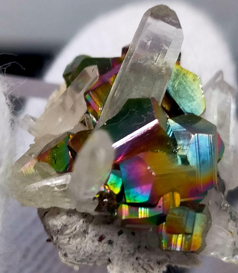 笛*様 【コレクター向】レインボーパイライト 水晶クラスター 共生