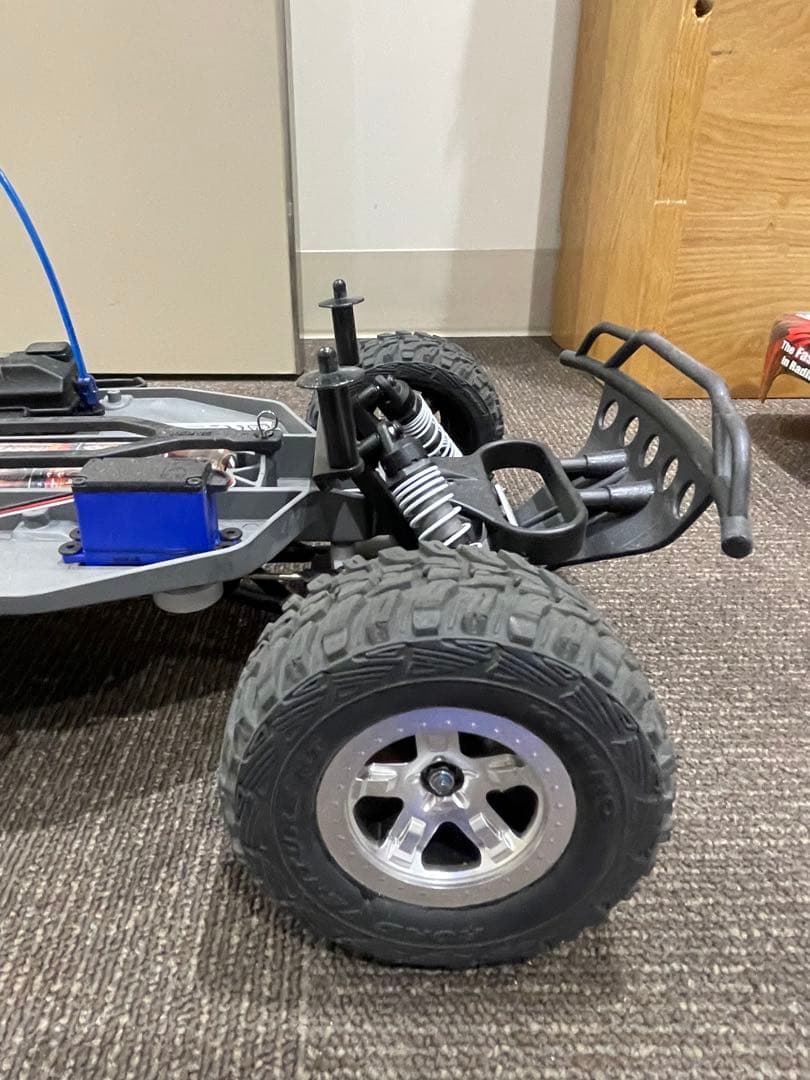 traxxas shlash 送料込みにしたのでお値段上がりました - メルカリ