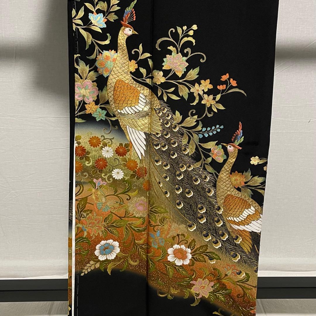 D706 黒留袖 孔雀刺繍 金彩 落款 正絹 着物 袷 しつけ糸付き未使用極美