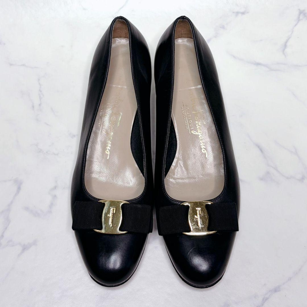 サルヴァトーレフェラガモ パンプス ヴァラリボン 黒 レザー 6 1/2