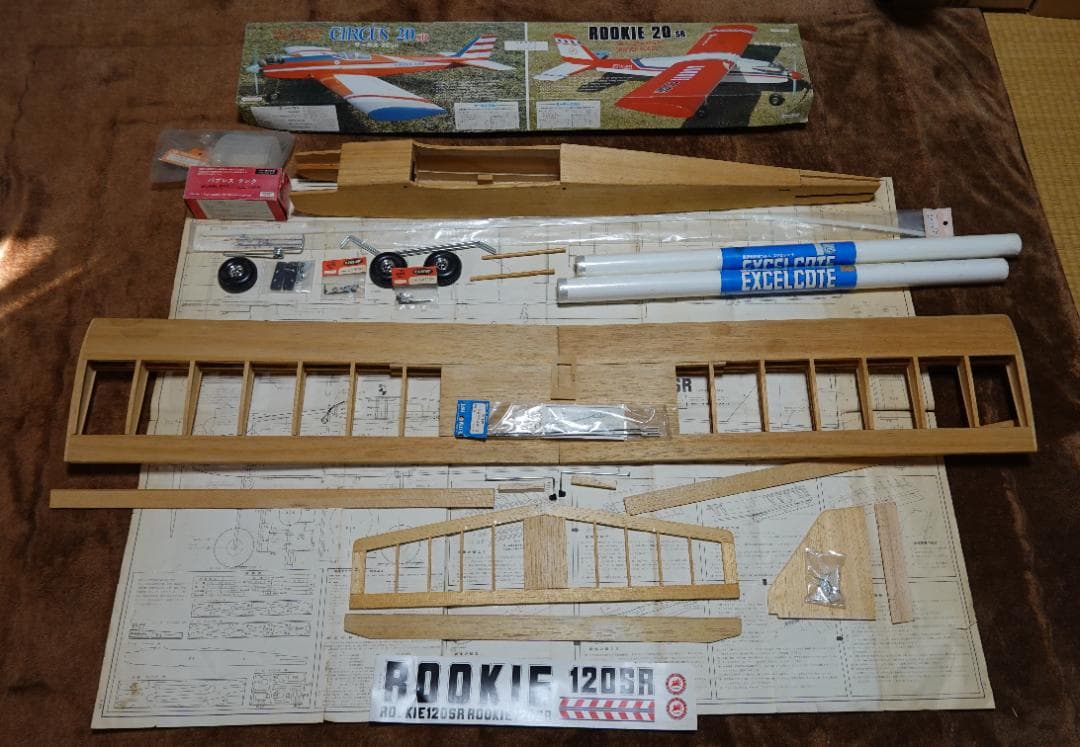 ひつじ　ラジコン飛行機　テトラ・ルーキー２０ＳＲ 半完成、パーツ付き ひつじ ラジコン飛行機 テトラ・ルーキー20SR 半完成、パーツ付き