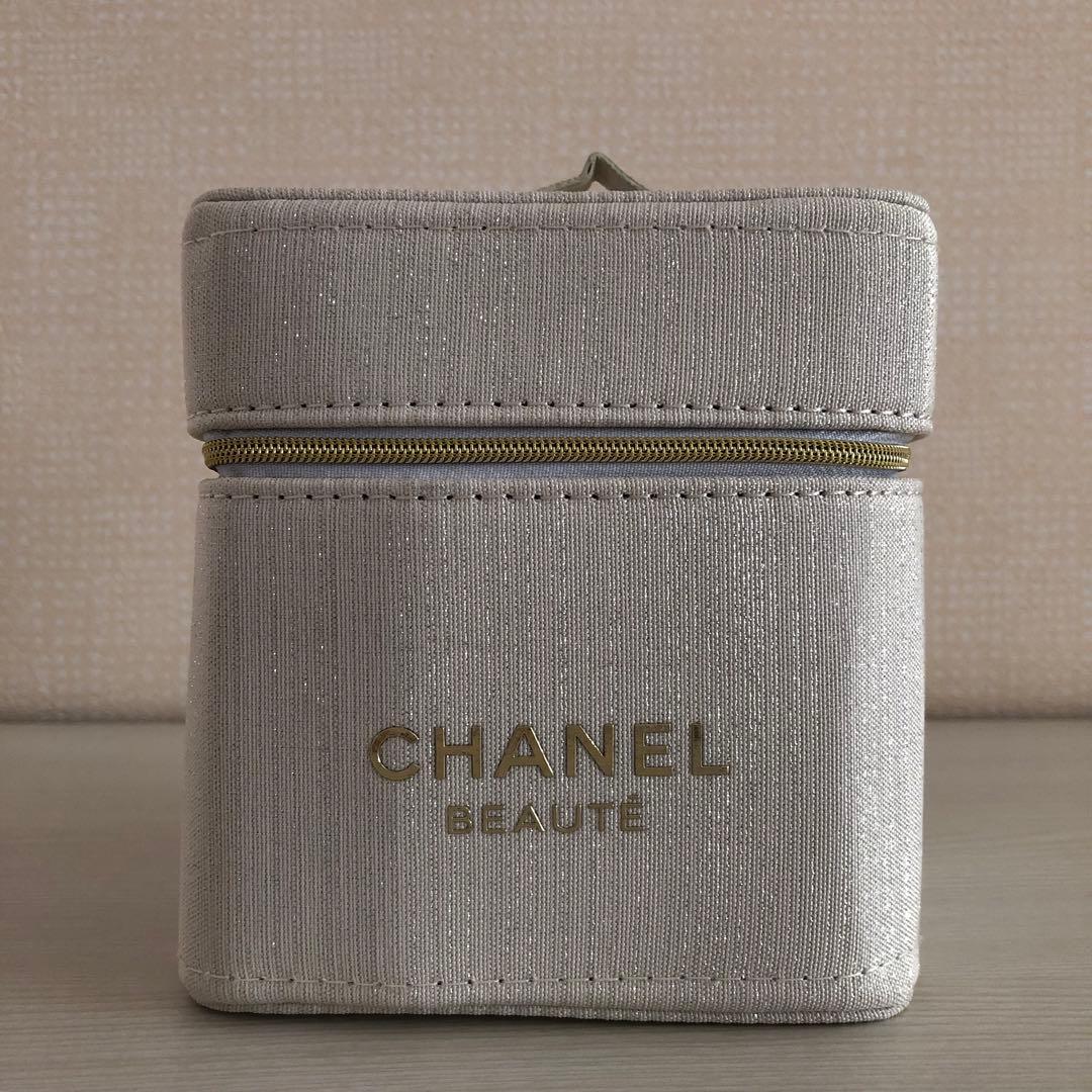 CHANEL ノベルティ バニティポーチ ツイード ラメ ホワイト - メルカリ