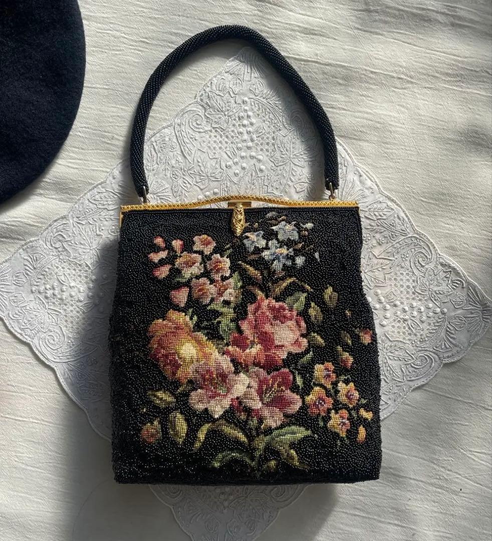 手刺繍　ビーズバッグ　ゴブラン織り 　和装　パーティーバッグ　プチポアン　がま口 ビーズバッグ ハンドバッグ 和装 総ビーズ 白 ピンク 花柄 がま口 | Pay ID