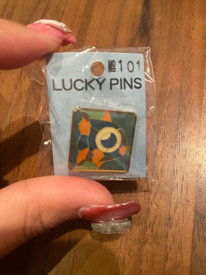希少]ピンバッジ グローリーファミリー ラッキーピンズNo101 | 激安